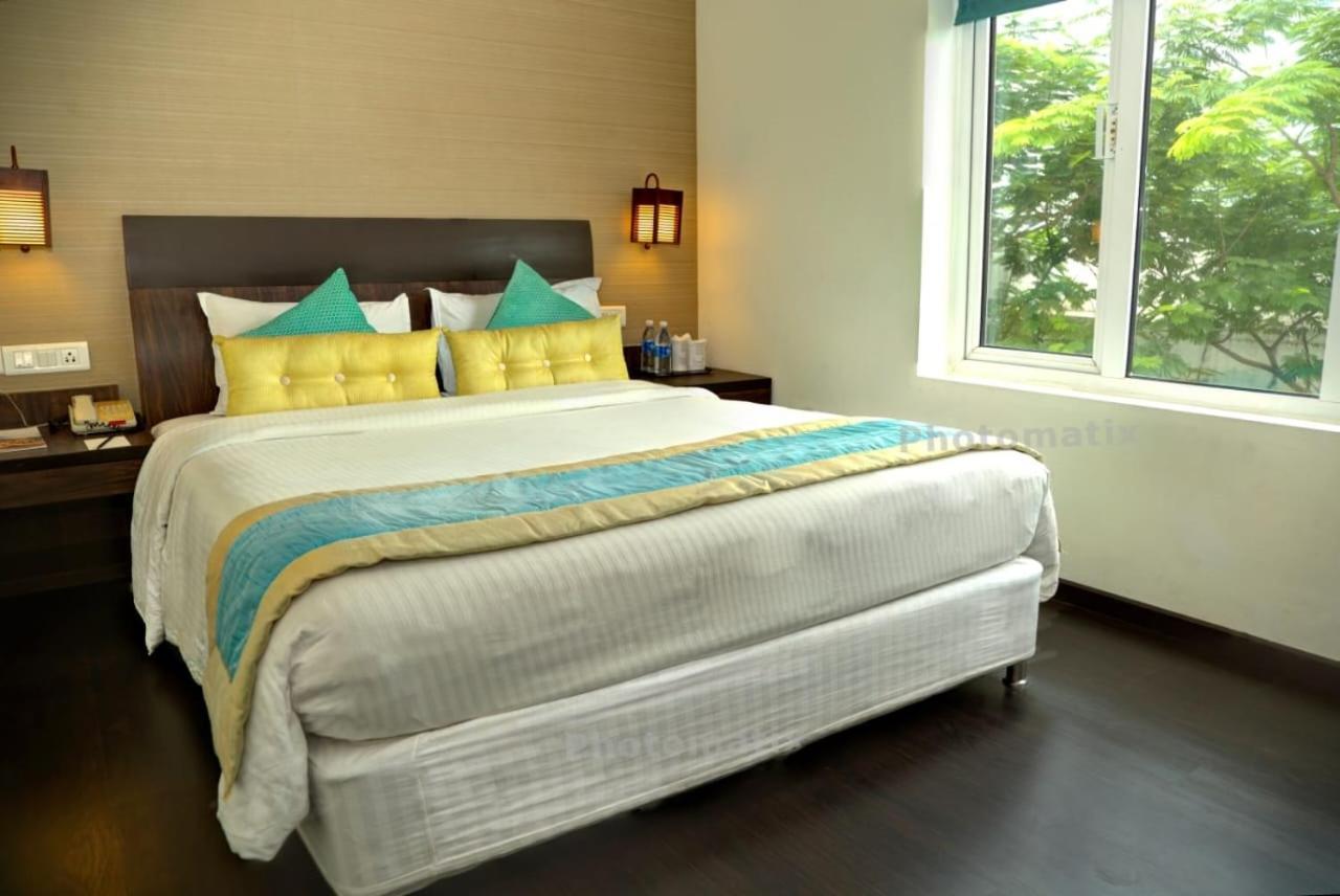 Hotel The Centre Point Chennai Esterno foto