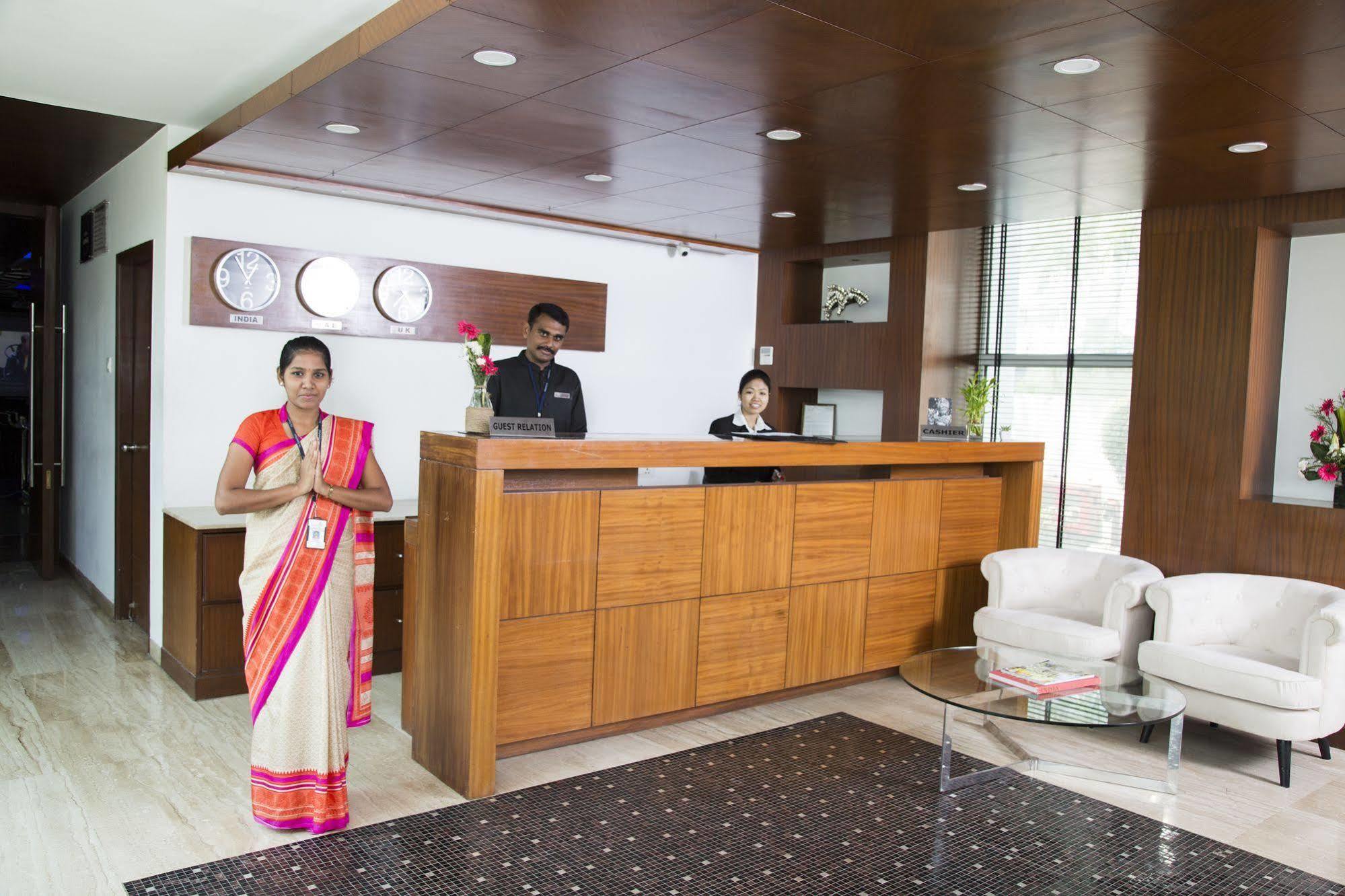 Hotel The Centre Point Chennai Esterno foto